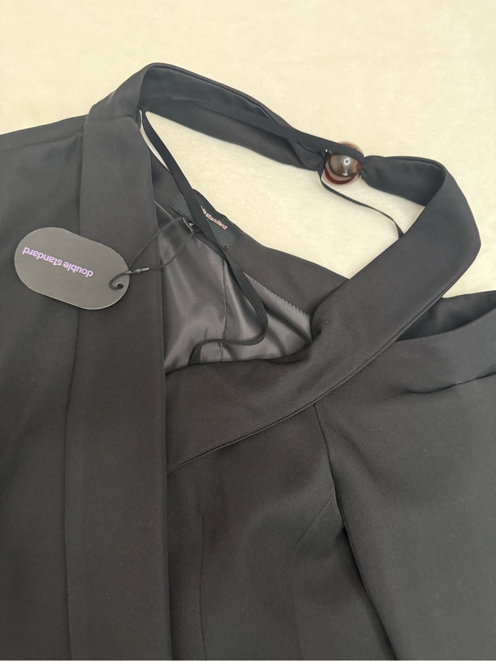 Black Off-Shoulder Statement Blazer - Picture 9 of 12